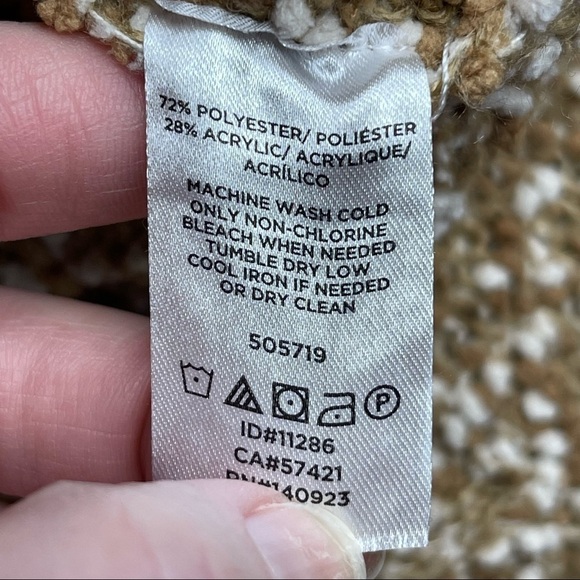 LOFT V-Neck Textured Sweater size Medium - Picture 6 of 9